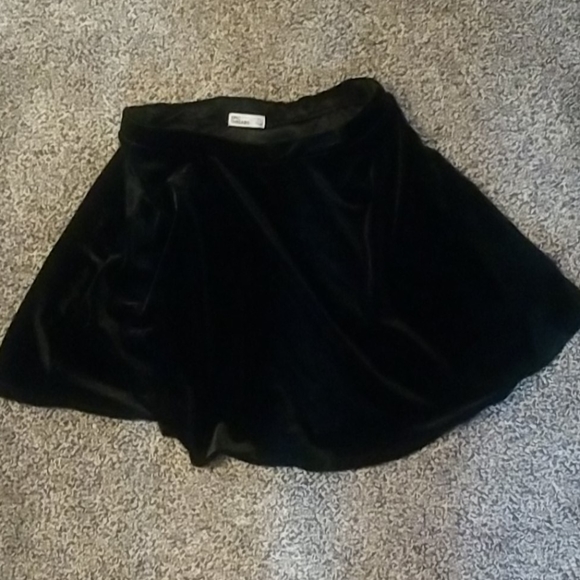 Black skirt - Picture 3 of 3